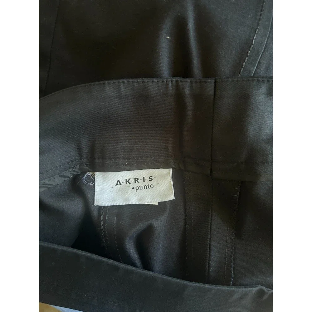 Women's Akris Punta Black Cropped Pants Button and Seam Detail On Leg Size 6